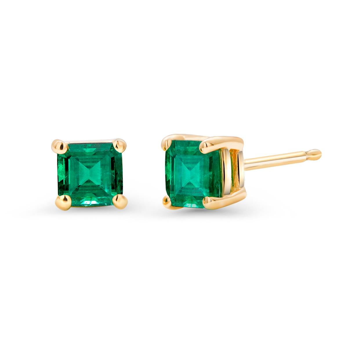 Yellow Gold Emerald Cut Columbian Emerald Stud Earrings In New Condition In New York, NY
