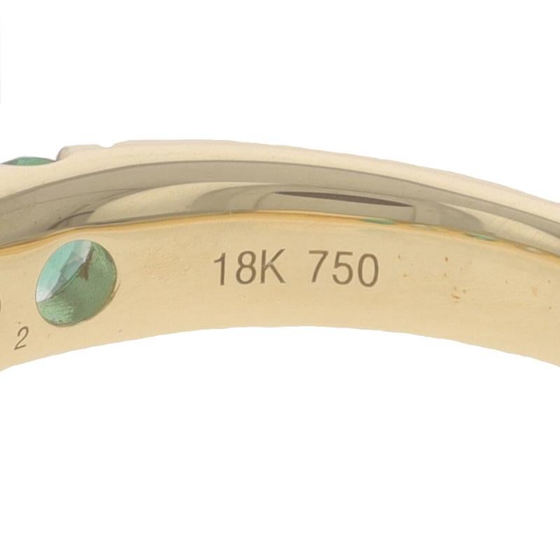 Anneau en or jaune avec émeraude et diamant - 18k Round .89ctw French Set Ring en vente 2