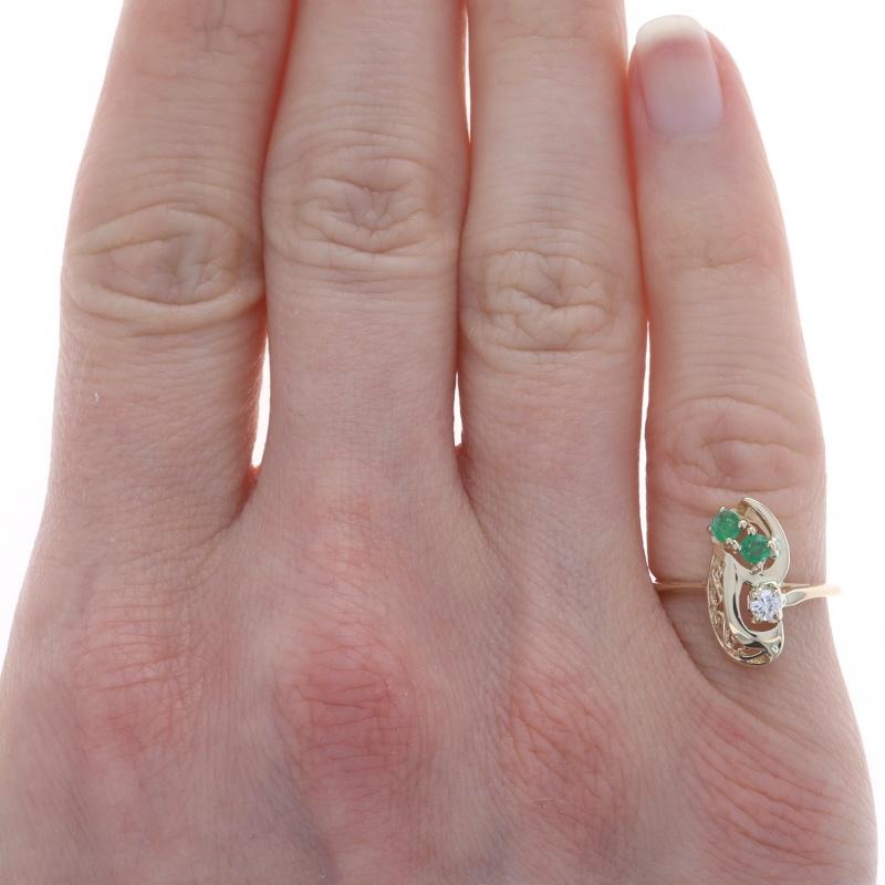 Round Cut Yellow Gold Emerald & Diamond Bypass Ring - 14k Round .23ctw Scrollwork For Sale