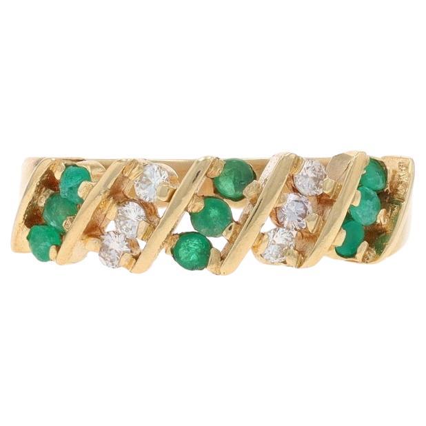 Anillo de oro amarillo con racimo de diamantes esmeralda -14k Anillo redondo de rayas diagonales de .42ctw