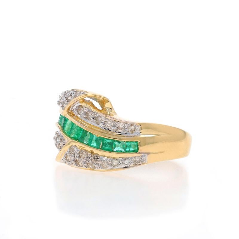 Yellow Gold Emerald Diamond Cluster Cocktail Band -18k Square .84ctw Curved Ring In Excellent Condition For Sale In Greensboro, NC