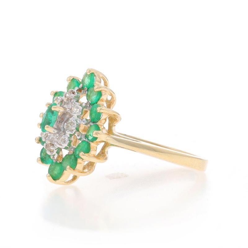 Gelbgold Smaragd Diamant Cluster Cocktail Halo Ring - 10k Marq & Rd .87ctw im Zustand „Hervorragend“ im Angebot in Greensboro, NC