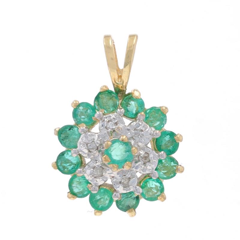 Contenuto metallico: Oro giallo 14k e oro bianco 14k

Informazioni su A. Stone

Smeraldi naturali
Trattamento: Oliatura
Carati: .78ctw
Taglio: Rotondo

Diamanti naturali
Carati: (6) piccolo
Taglio: Singolo

Carati totali: 6,78ctw

Stile: Doppio