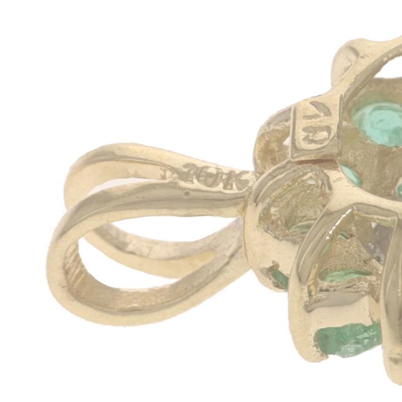 Donna Ciondolo a doppio cerchio con diamante smeraldo in oro giallo - 14k Rd 6,78ctw Floral in vendita