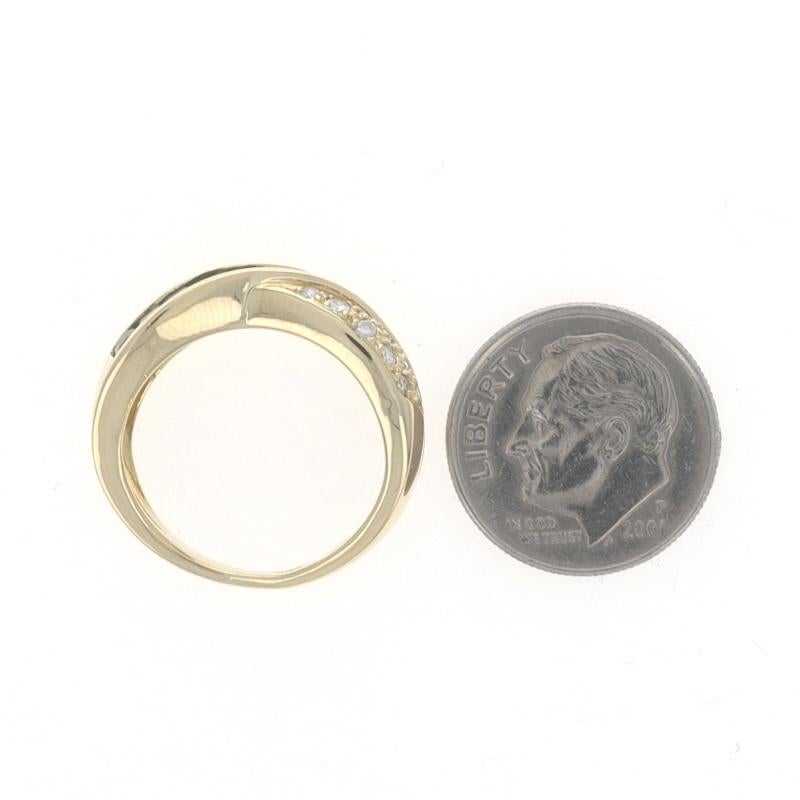 Anneau croisé en or jaune avec émeraudes et diamants - 18k Square .91ctw Ring Sz 5 1/4 Excellent état - En vente à Greensboro, NC
