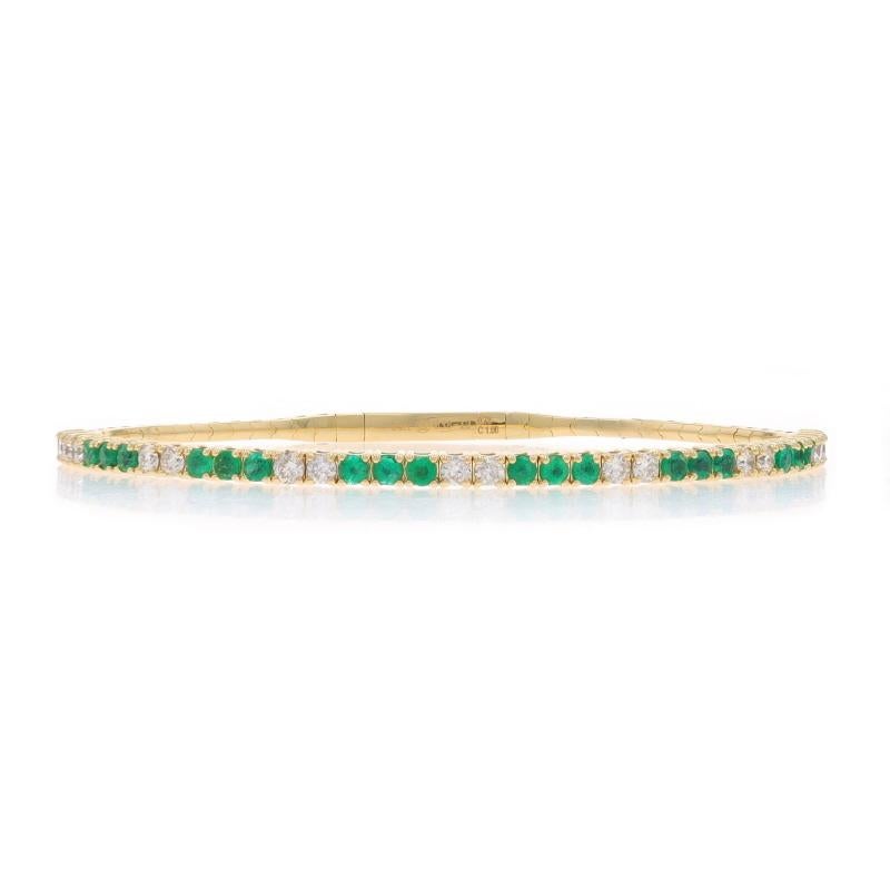 Contenu du métal : Or jaune 14k

Informations sur les pierres

Émeraudes naturelles
Traitement : Huilage
Carat(s) : 1.08ctw (timbre carat)
Coupe : Ronde
Couleur : Vert

Diamants naturels
Carat(s) : .78ctw (timbre carat)
Coupe : Brillant rond
Couleur