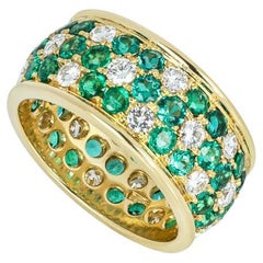 Eternity-Ring aus Gelbgold mit Smaragd und Diamant in Blumenform