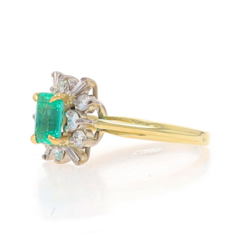 Bague halo d'émeraudes et de diamants en or jaune 18 carats taille émeraude 1,17 ctw cathédrale Excellent état - En vente à Greensboro, NC