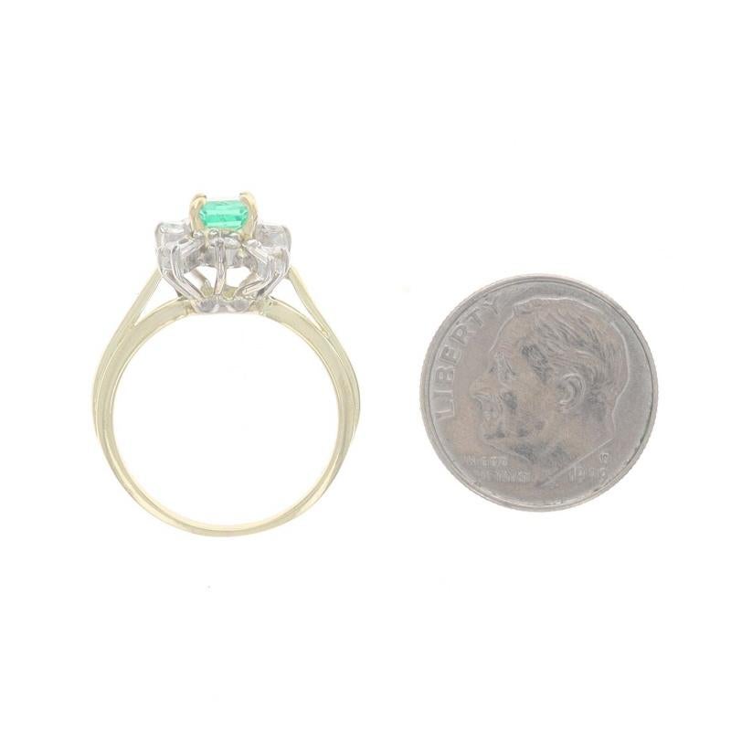 Bague halo d'émeraudes et de diamants en or jaune 18 carats taille émeraude 1,17 ctw cathédrale en vente 1