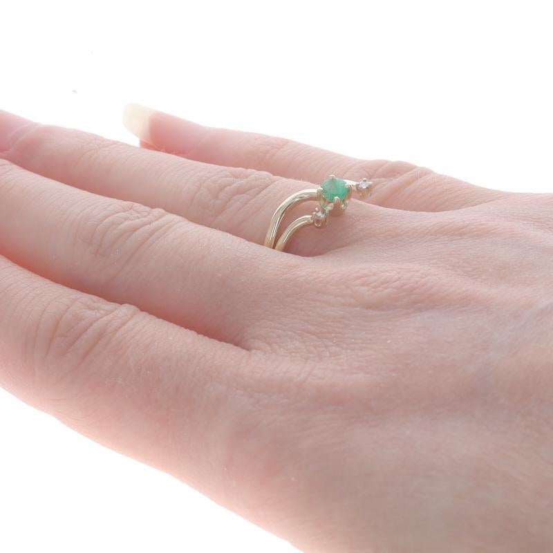 De las mujeres Anillo Oro Amarillo Diamante Esmeralda Espacio Negativo - 14k Redondo .14ctw en venta