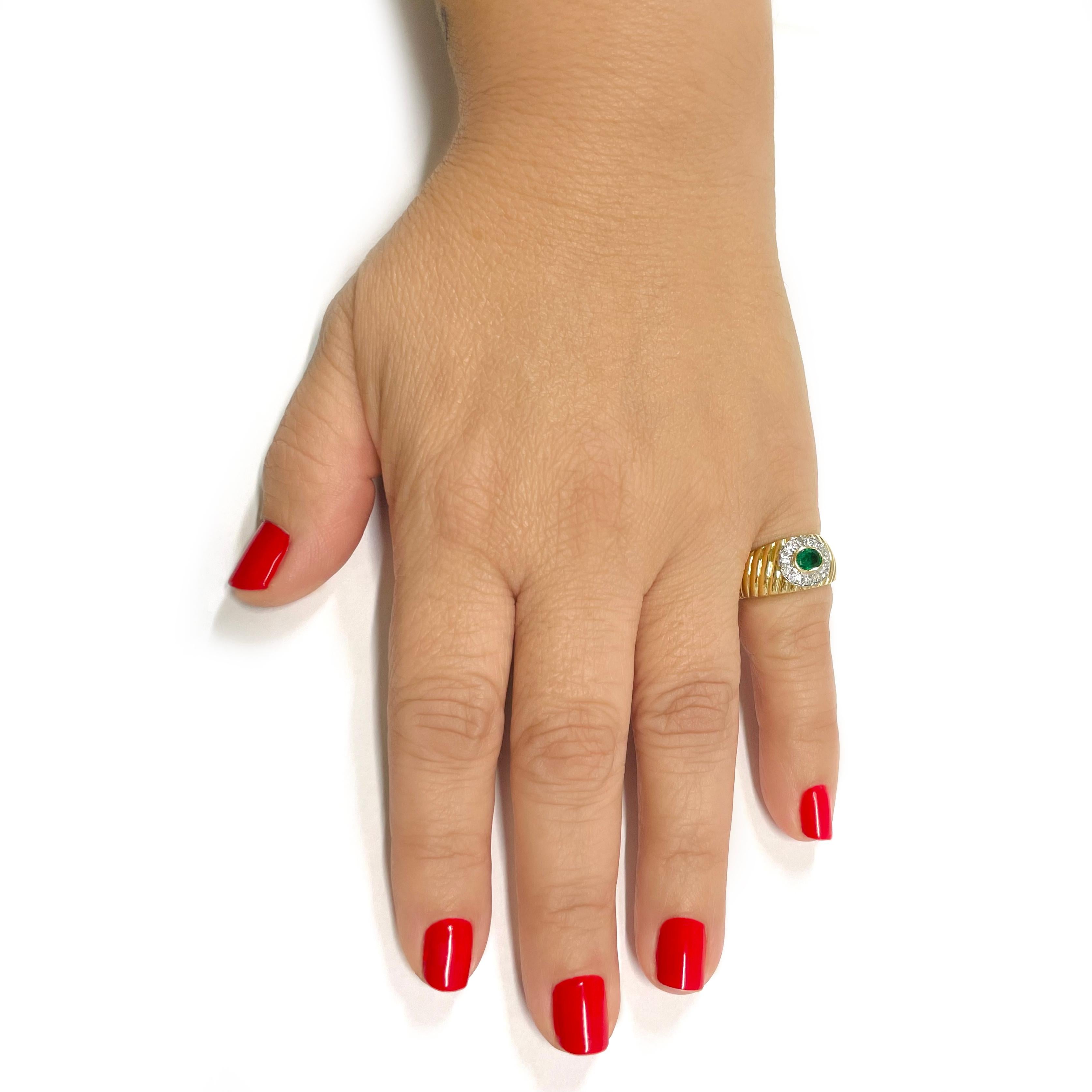Yellow Gold Emerald Diamond Ridged Ring In Good Condition For Sale In Palm Desert, CA
