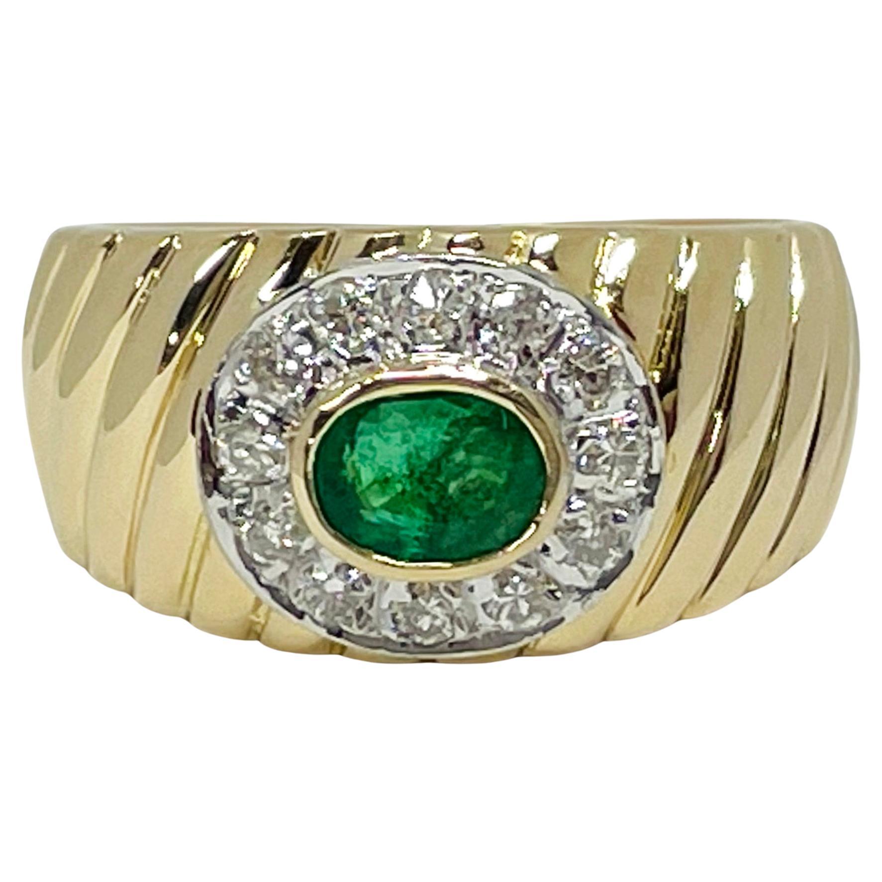 Yellow Gold Emerald Diamond Ridged Ring For Sale