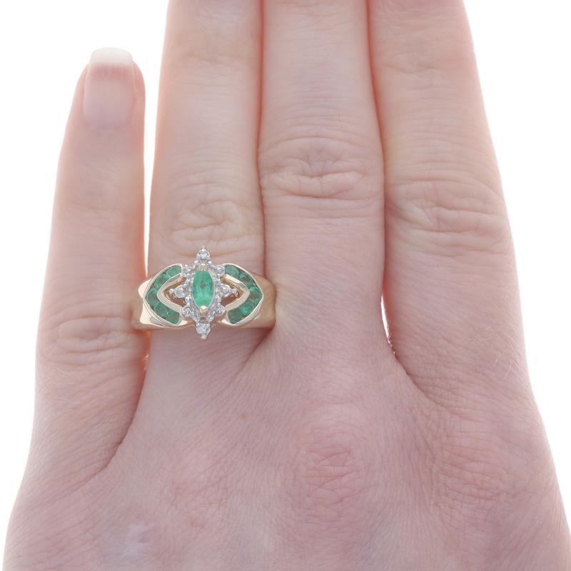 Round Cut Yellow Gold Emerald Diamond Ring - 10k Marquise & Round .70ctw For Sale
