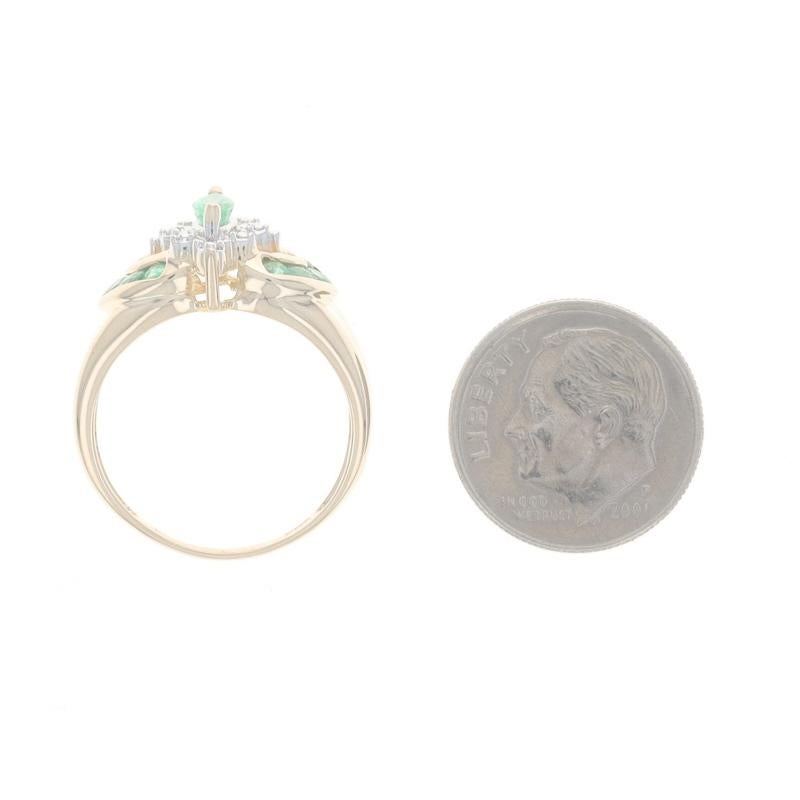Gelbgold Smaragd-Diamant-Ring - 10k Marquise & Rund .70ctw im Angebot 1