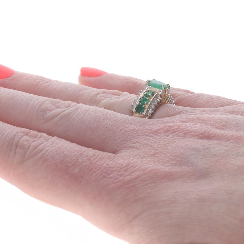 Donna Anello con diamante smeraldo in oro giallo - 10k Oval 1.69ctw in vendita