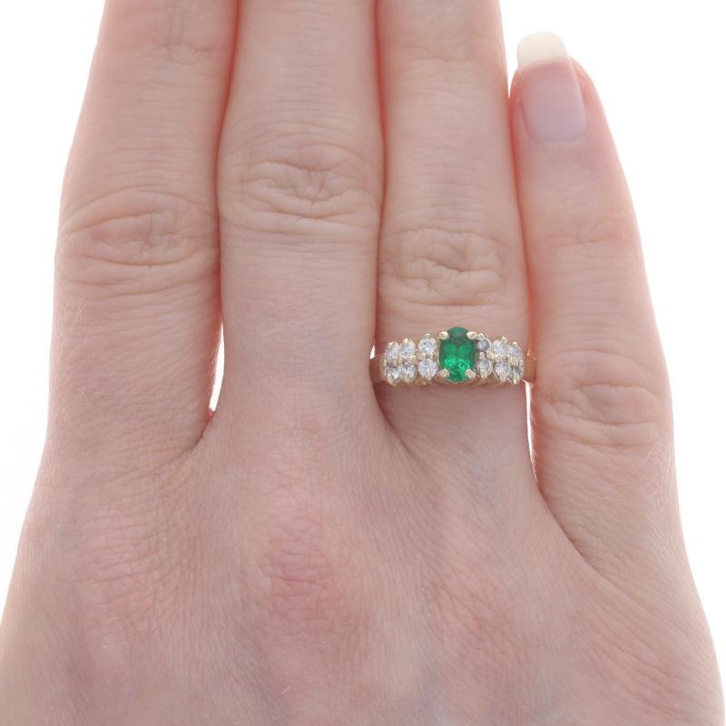 Taille ovale Bague en or jaune 14 carats avec diamant émeraude ovale de 1,00 carat en vente