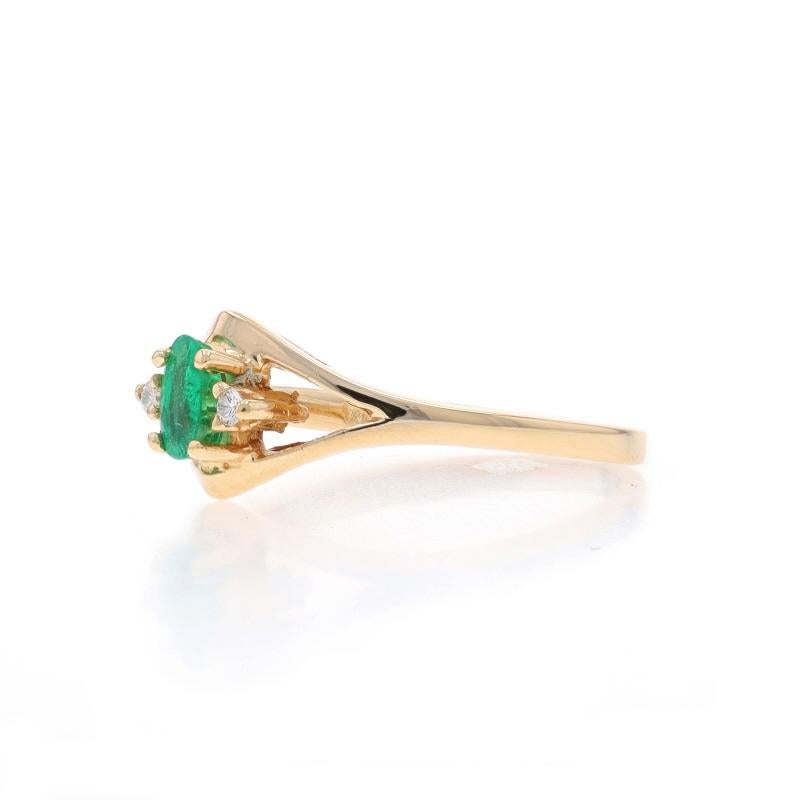 Bague en or jaune avec émeraude et diamant - 14k Oval .20ctw Excellent état - En vente à Greensboro, NC