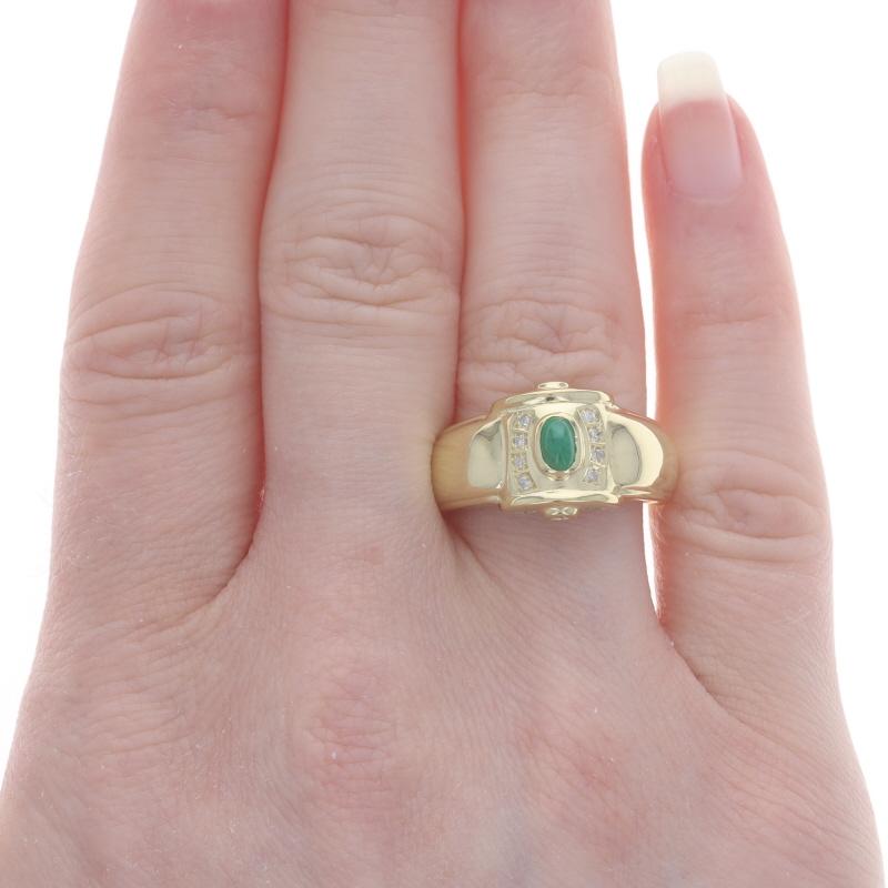 Taille ovale Bague en or jaune émeraude diamant - 18k Cabochon ovale .33ctw en vente