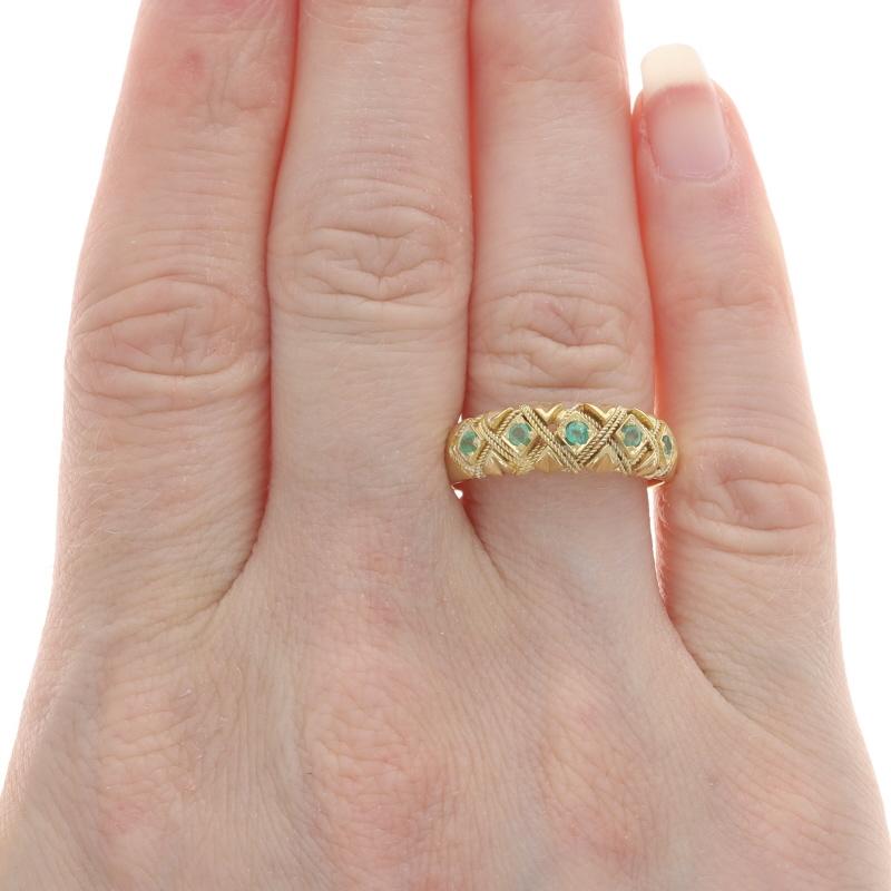 Taille ronde Anneau en or jaune à cinq pierres en émeraude - 18k Round .20ctw Rope Ring en vente
