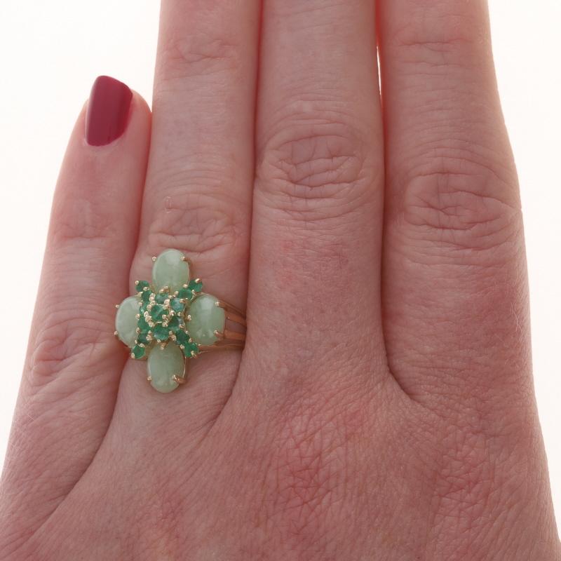 Gelbgold Smaragd Jadeit Cluster Cockail Ring 14k Rund 3,72ctw Floral Burst (Rundschliff) im Angebot