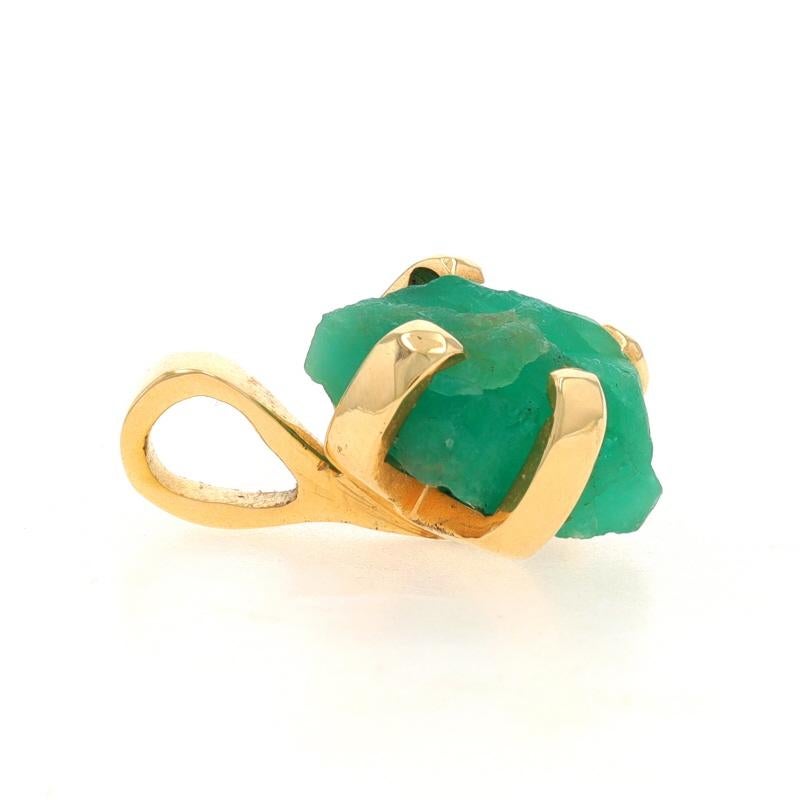 Gelbgold Smaragd Solitär Anhänger 18k Rough 15.30ct Organic (Smaragdschliff) im Angebot