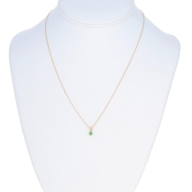 Taille ronde Collier en or jaune avec pendentif solitaire en émeraude 18 1/2