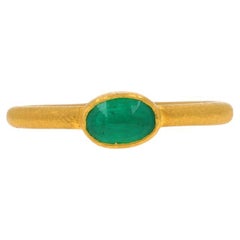 Anillo Solitario Esmeralda Oro Amarillo - 24k Oval 0.64ct Este-Oeste Cepillado