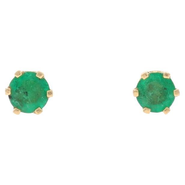 Gelbgold Smaragd Ohrstecker - 14k Runde .60ctw durchbohrt im Angebot