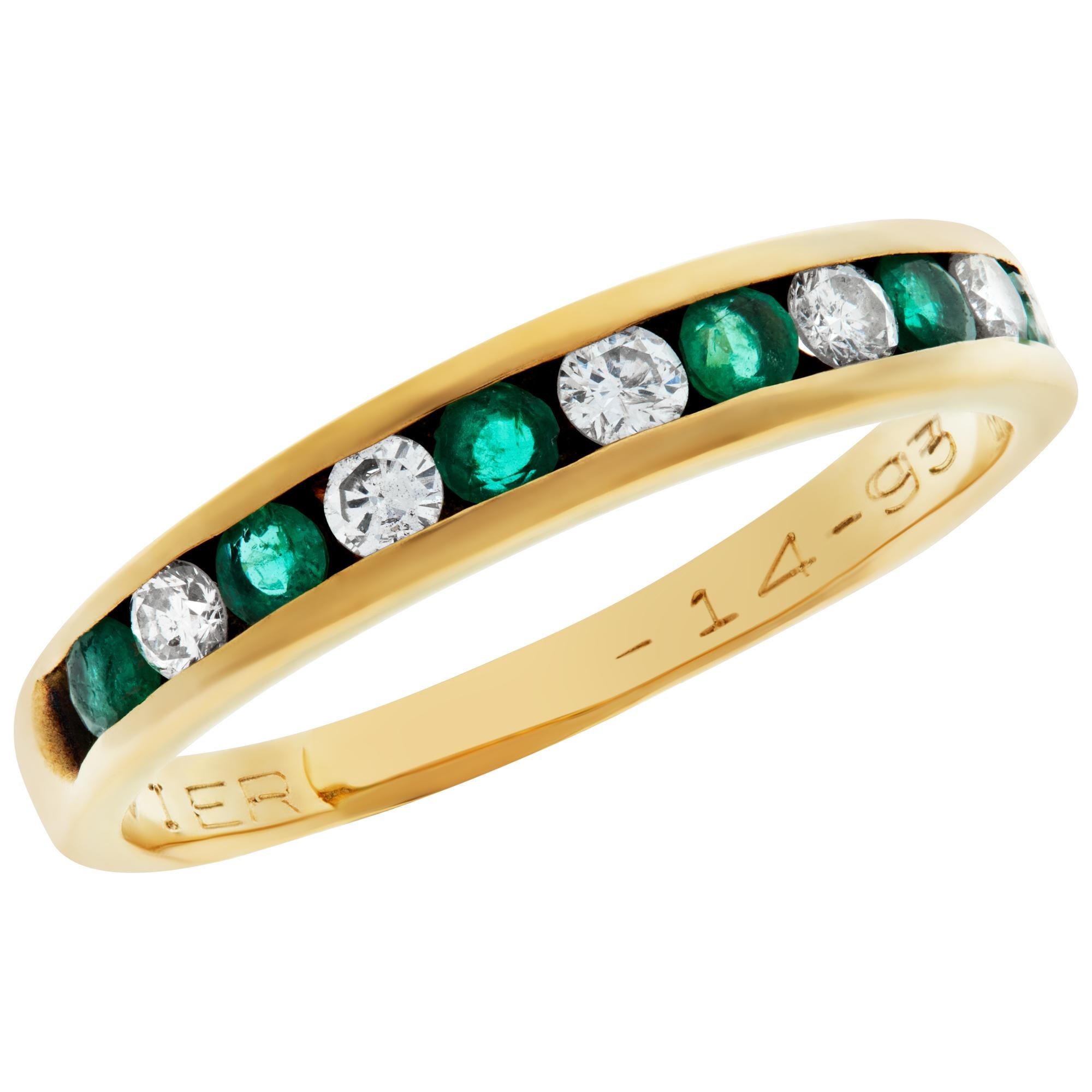 Yellow gold emeralds and diamonds semi eternity band ring In Excellent Condition For Sale In Surfside, FL