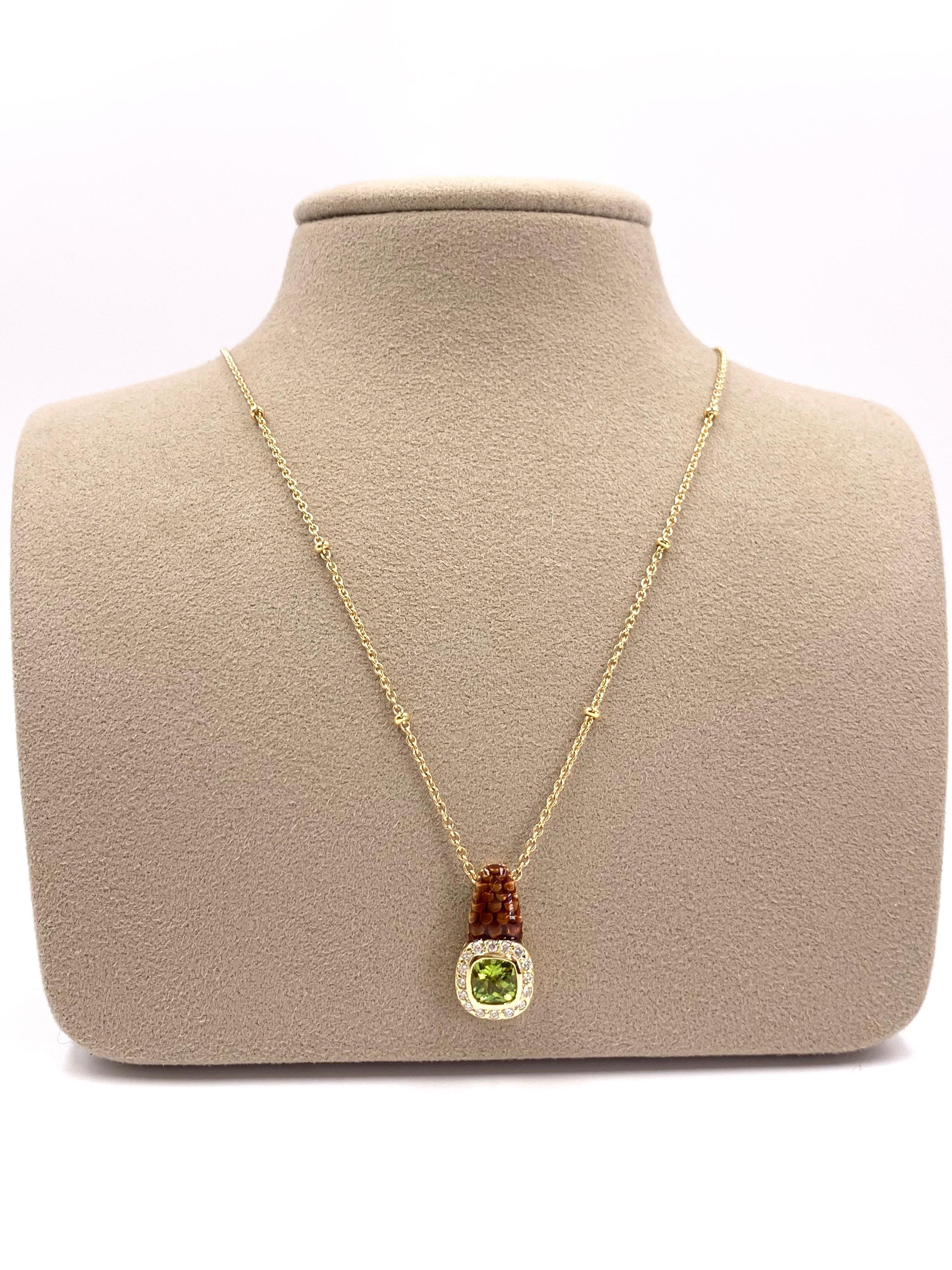 Yellow Gold Enamel, Peridot and Diamond Pendant Necklace In Excellent Condition For Sale In Pikesville, MD