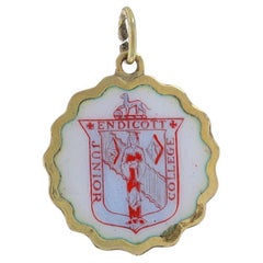 Breloque Endicott Junior College avec sceau diplômé en émail 14 carats Beverly, MA