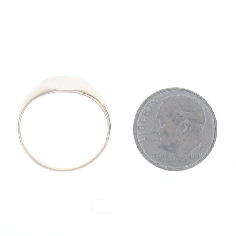 Bague chevalière gravée en or jaune 10k brossé en vente 2
