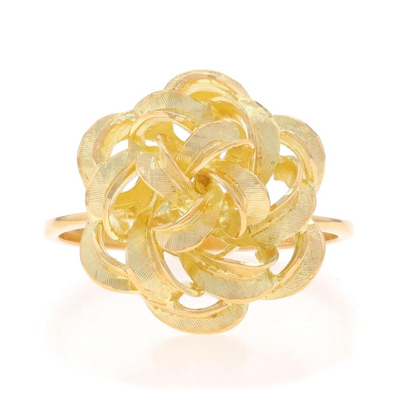 Taille : 7 1/2
Frais de taille : Up&Up 3 tailles pour $40 ou Down 2 tailles pour $30

Contenu du métal : Or jaune 18k

Style : Déclaration
Thème : Nœud, ruban noué
Caractéristiques : Décor gravé

Mesures

Hauteur de la face (du nord au sud) : 11/16