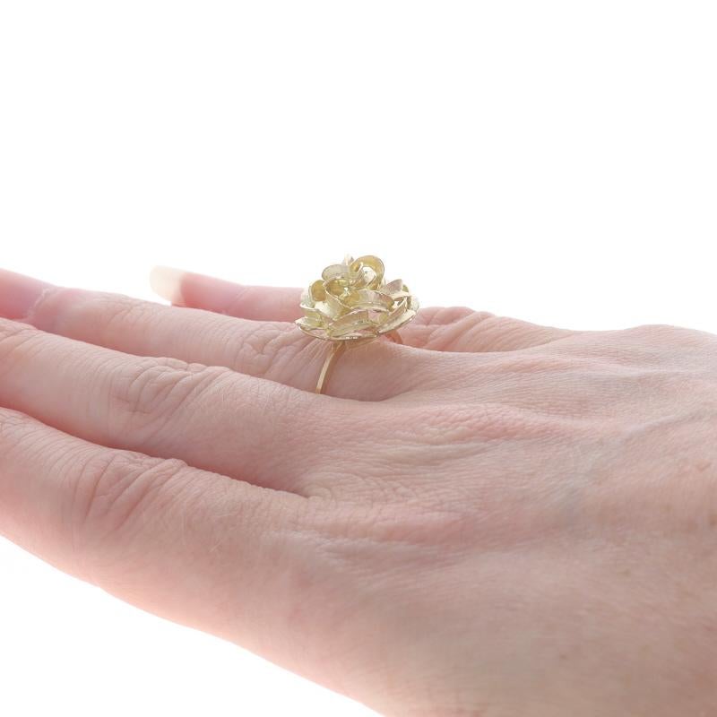 Bague en or jaune avec nœud gravé - 18k Tied Ribbon en vente 1