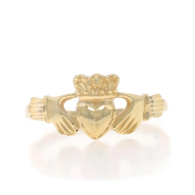 Size: 7
Sizing Fee: Up 3 sizes for $35 or Down 2 sizes for $35

Metal Content: 14k Yellow Gold

Style: Claddagh
Theme: Friendship Love Marriage
Features: Etched Detailing

Measurements

Face Height (north to south): 11/32
