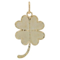 Geätzter vierblattiger Kleeblatt-Anhänger aus Gelbgold - 10k Good Luck Shamrock