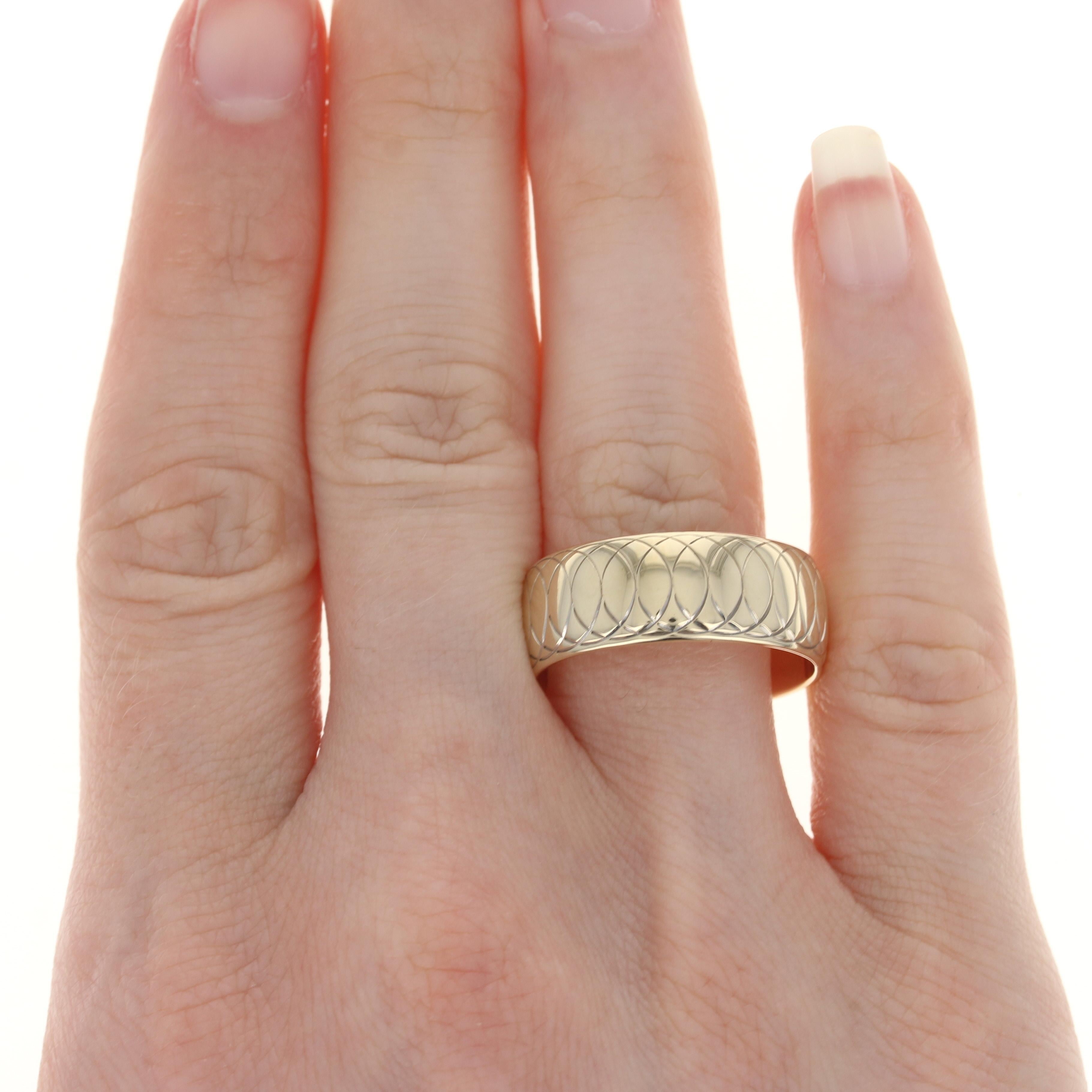 Yellow Gold Etched Wedding Band, 14k Intertwined Circles Unisex Ring 2