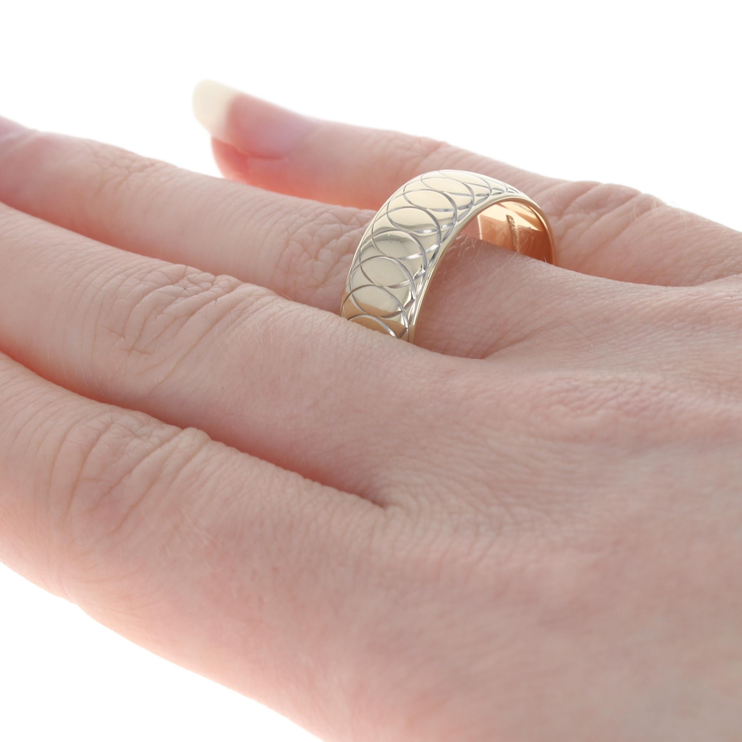 Yellow Gold Etched Wedding Band, 14k Intertwined Circles Unisex Ring 5