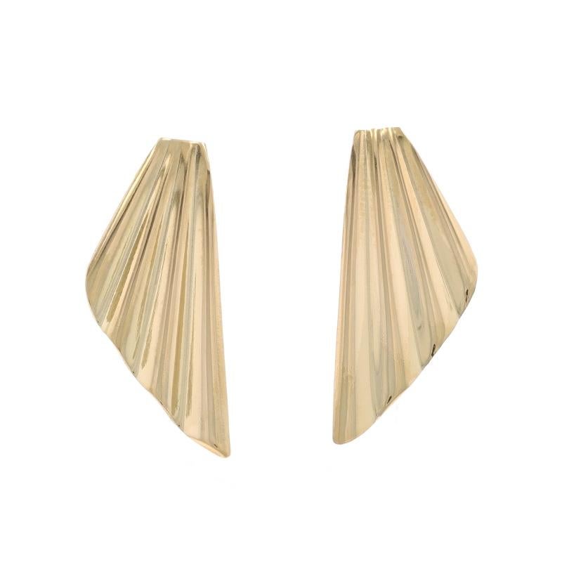 Marke: Carla

Metallgehalt: 14k Gelbgold

Stil: Tropfen
Verschlusstyp: Schmetterlingsverschlüsse
Thema: Fan
Merkmale: Gerippte Details

Messungen

Hoch: 15/16