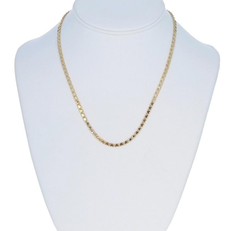 Collier en or jaune avec chaîne à câble en forme de coeur 14k Love Excellent état - En vente à Greensboro, NC