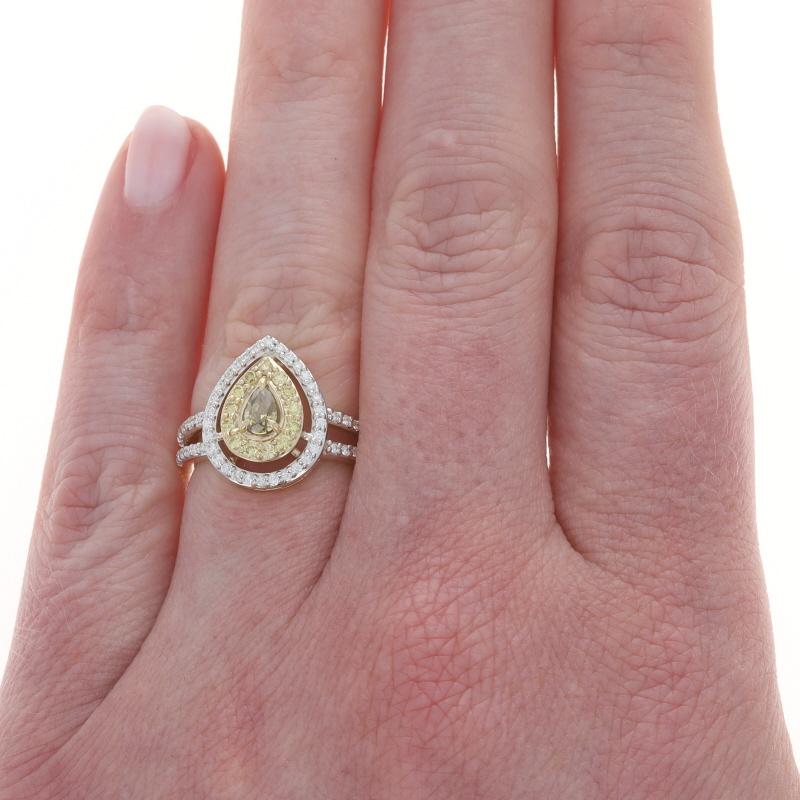 Taille ronde Bague double halo en or jaune avec diamant jaune fantaisie - 14k .72ctw en vente