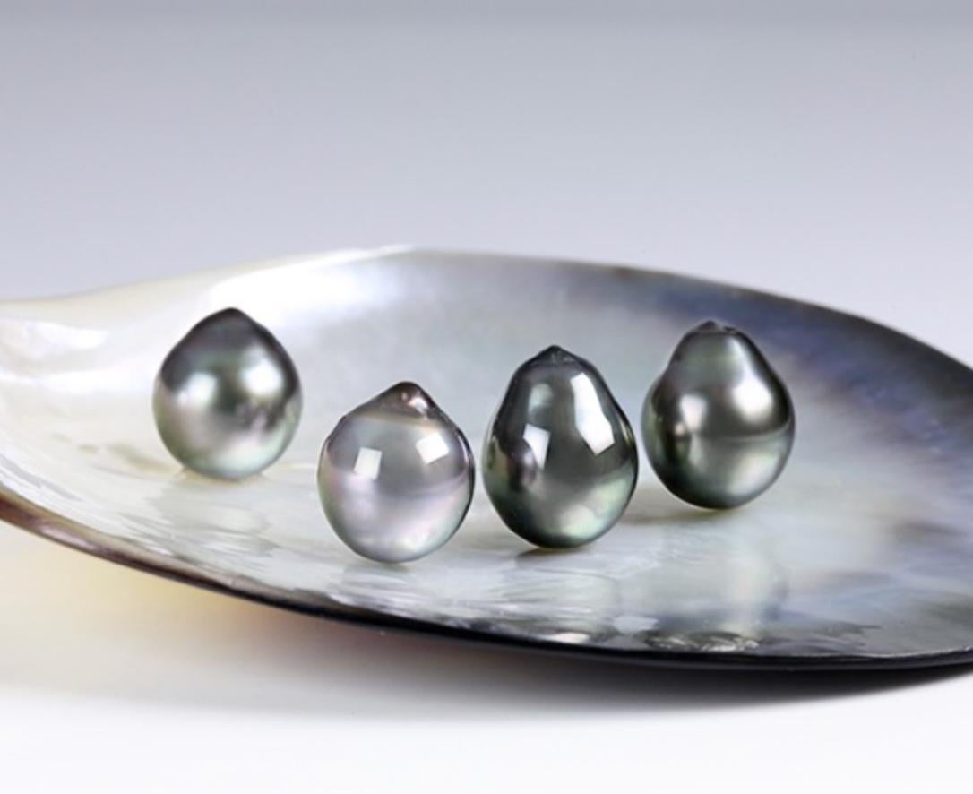 Schwarze Perlen-Gelbgold-Cocktail-Ohrringe mit Diamanten des Künstlers Damen im Angebot
