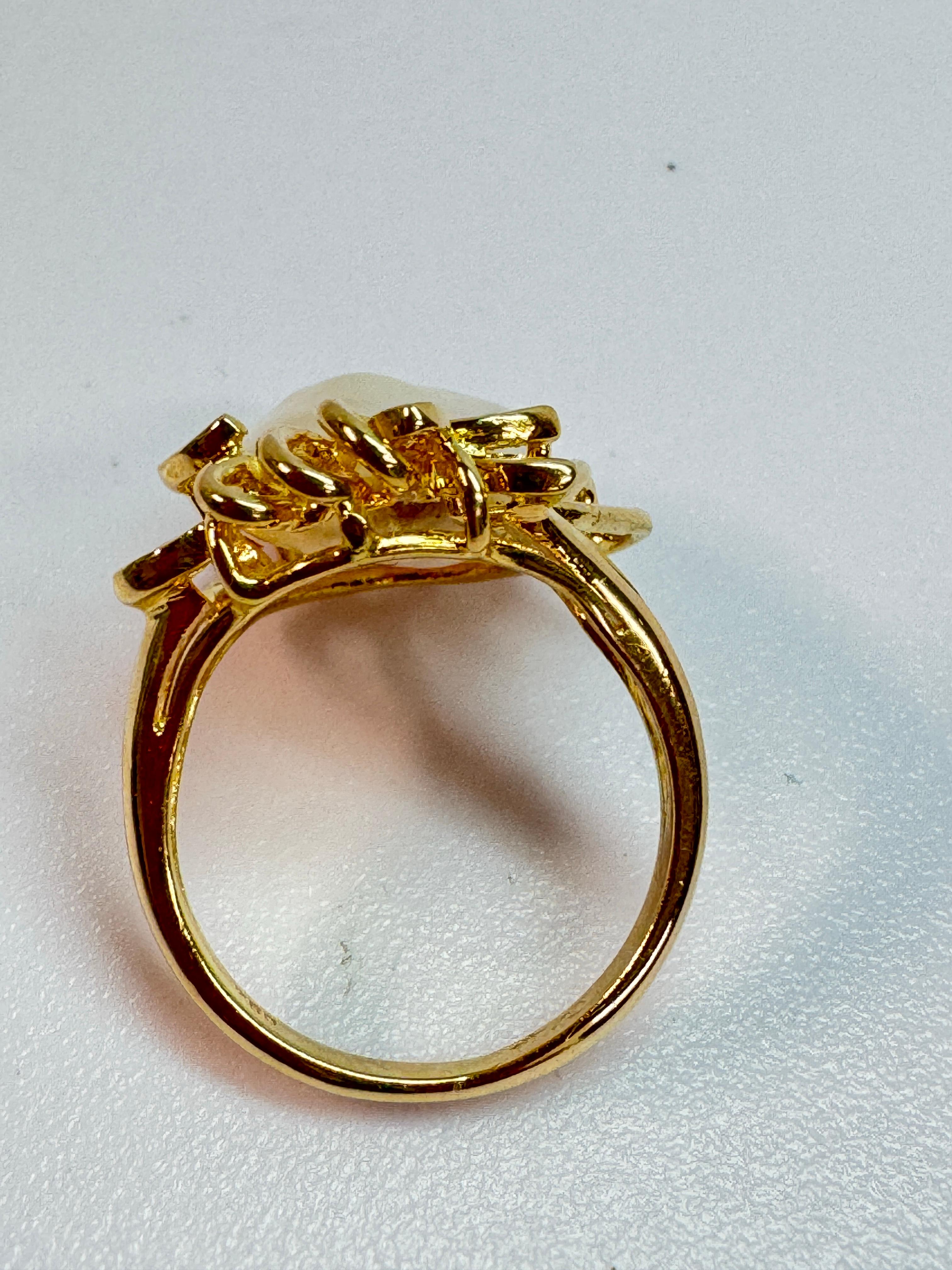 Yellow Gold Flat Freshwater Pearl Diamond Ring In Good Condition For Sale In Palm Desert, CA