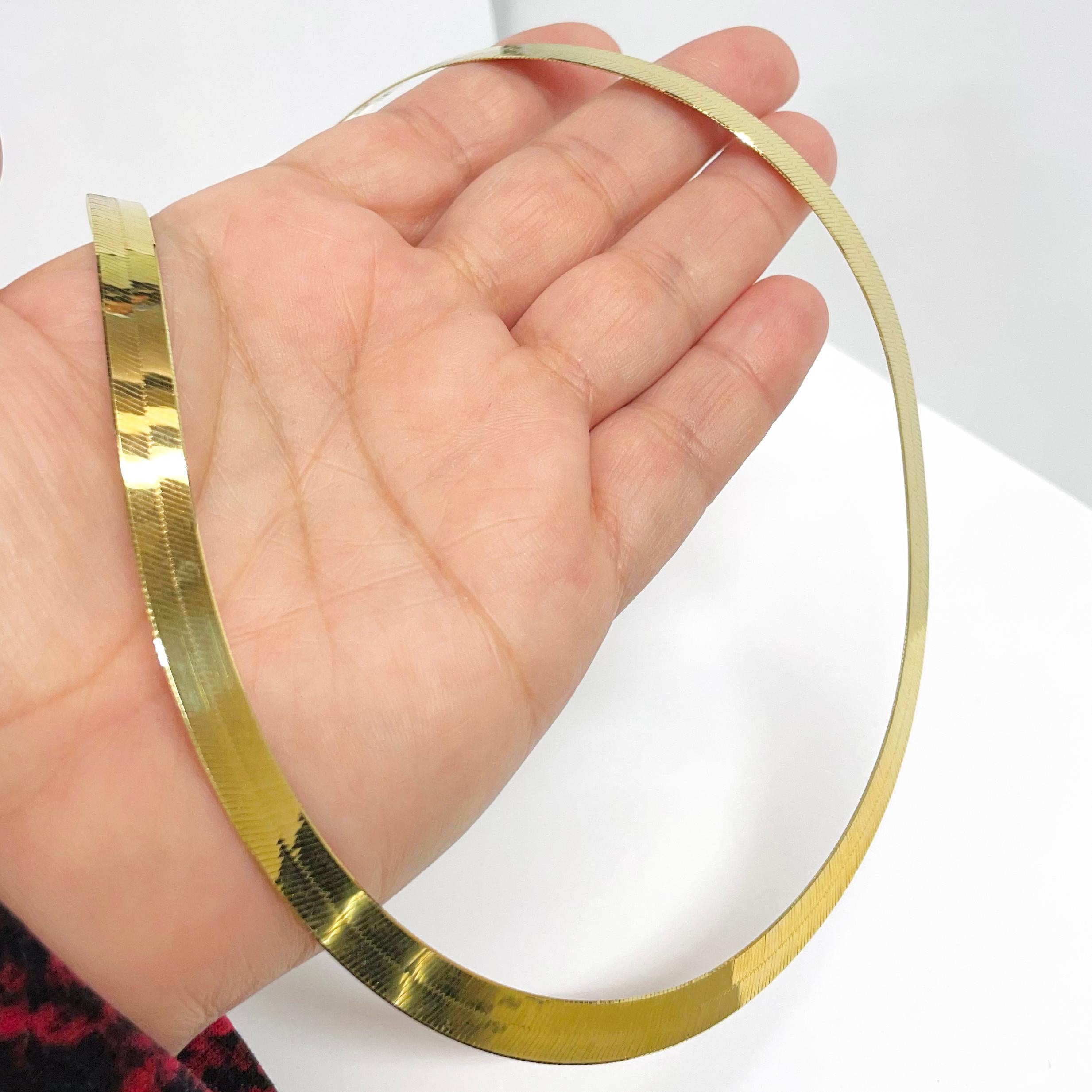 Round Cut Yellow Gold Flat Herringbone Necklace For Sale