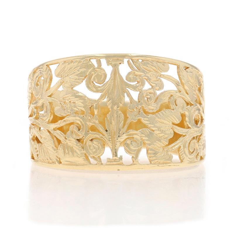 Dimensione: 8
Costo della taglia: Up & Up di una taglia per $40

Contenuto del metallo: Oro giallo 14k

Stile: Dichiarazione
Tema: Fleur De Lis, Floreale, Vite e Foglie
Caratteristiche: Dettagli incisi

Misure

Altezza della faccia (da nord a sud):