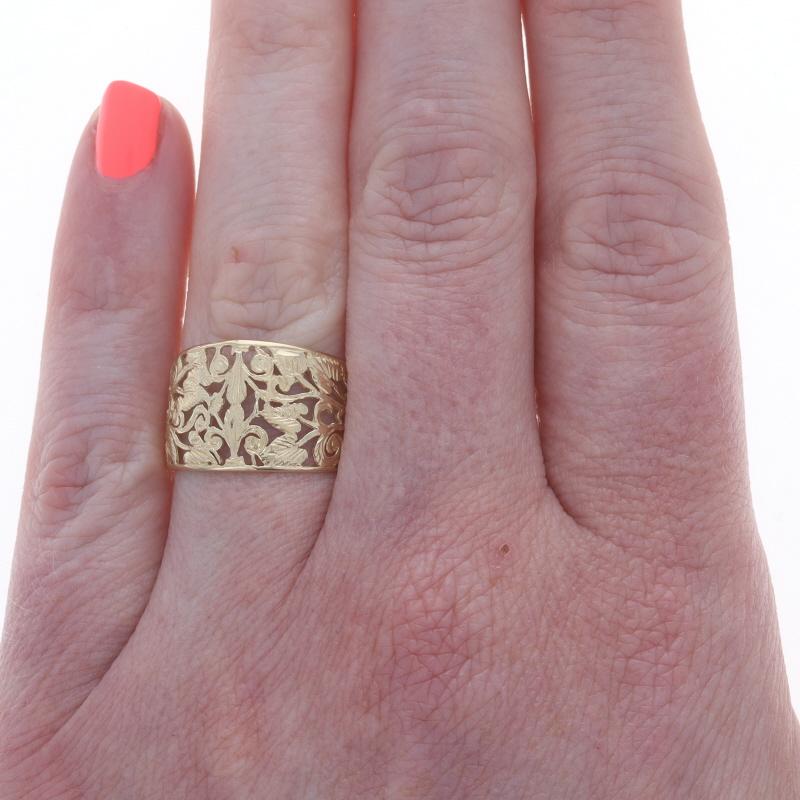 Anello floreale in oro giallo Fleur De Lis 14k In condizioni ottime in vendita a Greensboro, NC