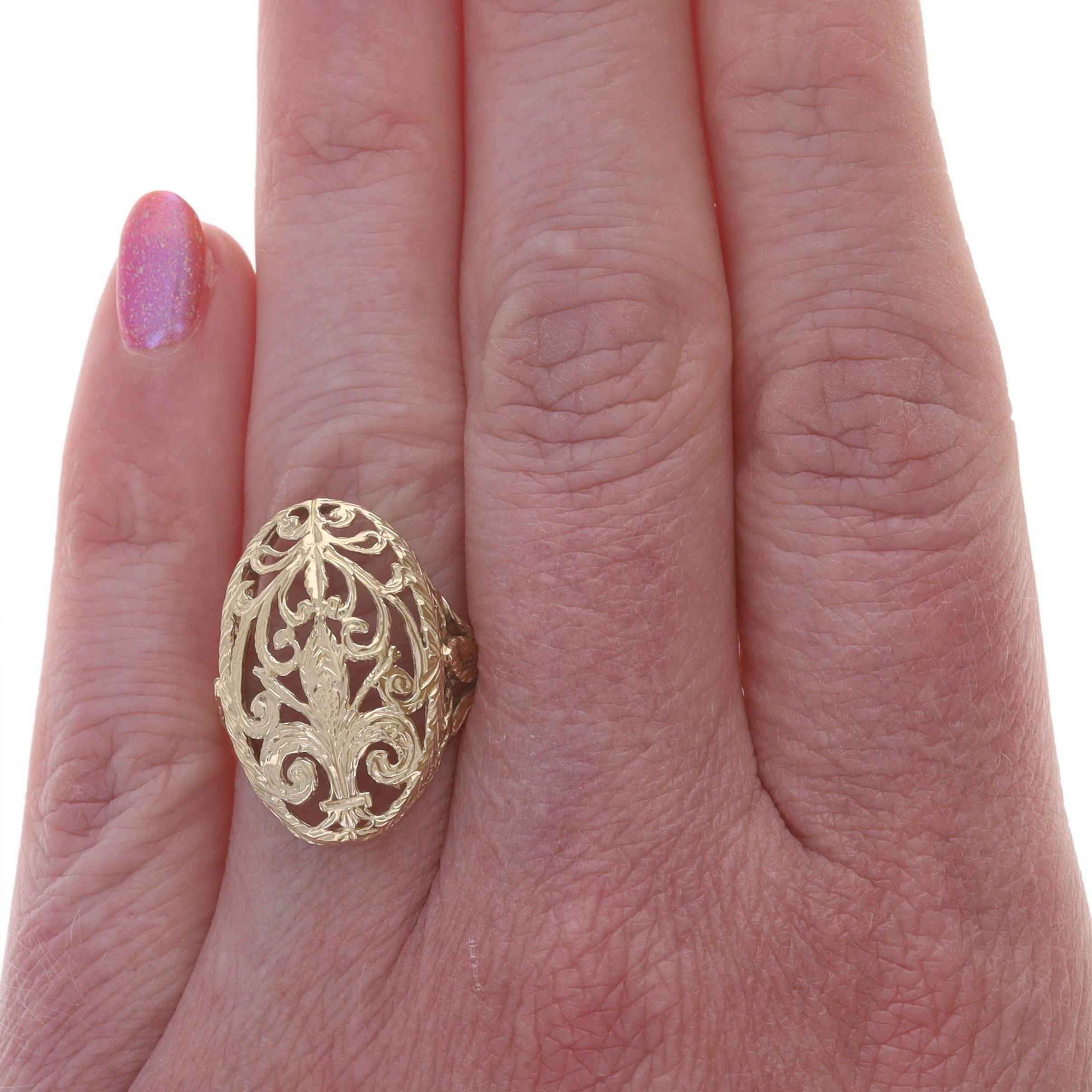 Yellow Gold Fleur-de-lis Statement Ring - 14k im Zustand „Hervorragend“ im Angebot in Greensboro, NC