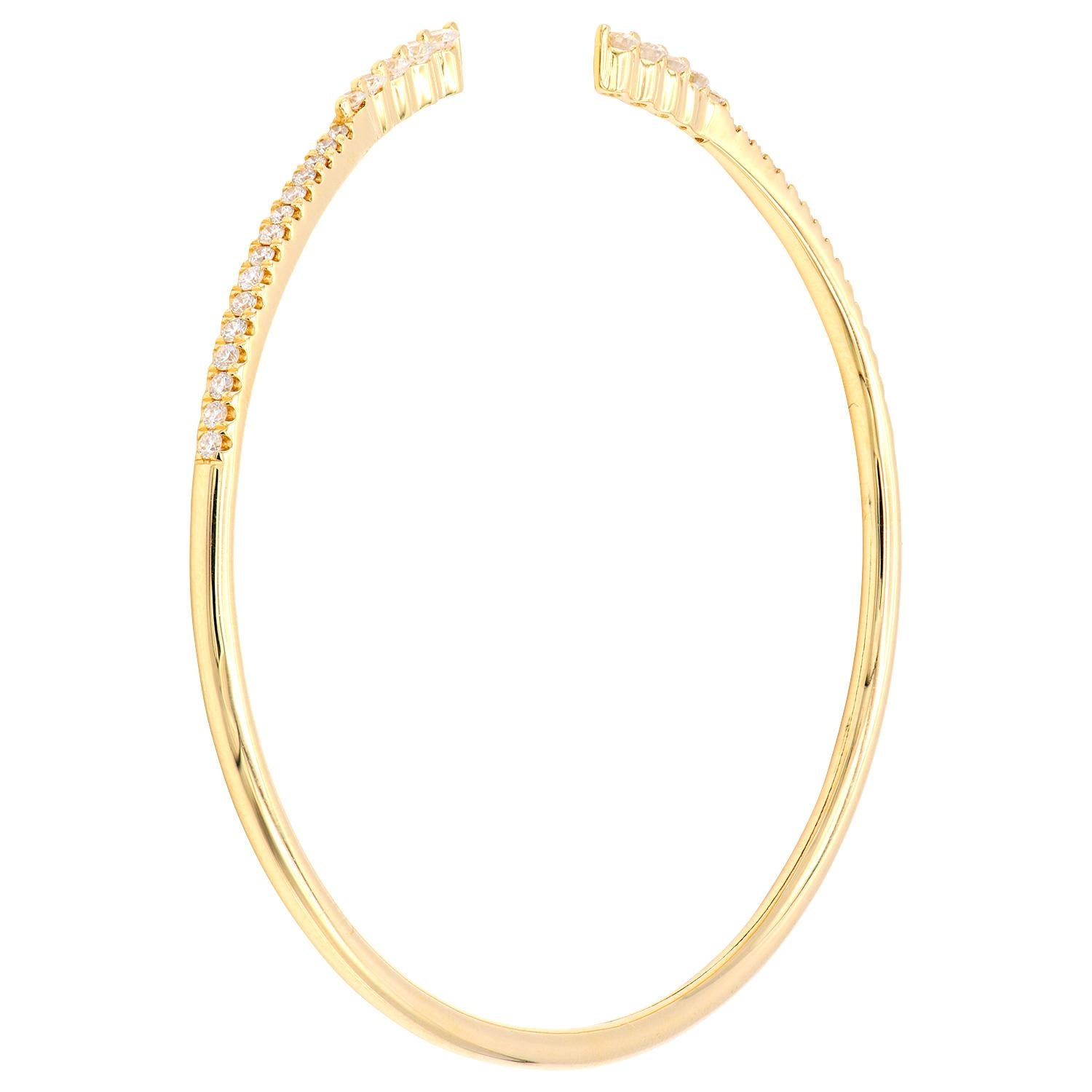 With this exquisite diamond bangle, style and glamour are in the spotlight. This 14-karat yellow gold flexible bracelet is made from 4.2 grams of gold. The top is adorned with one row of SI1-0SI2, GH color diamonds made out of 40 diamonds totaling