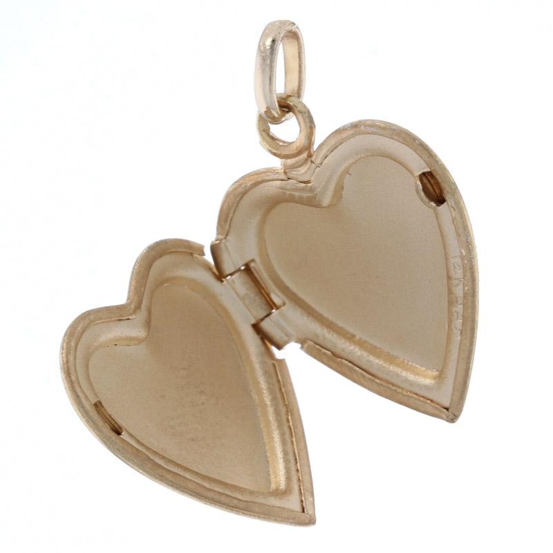 Metal Content: 14k Yellow Gold

Style: Locket
Theme: Floral Heart 
Features: Smooth & Crosshatch Finishes

Measurements:
Tall (from stationary bail): 3/4
