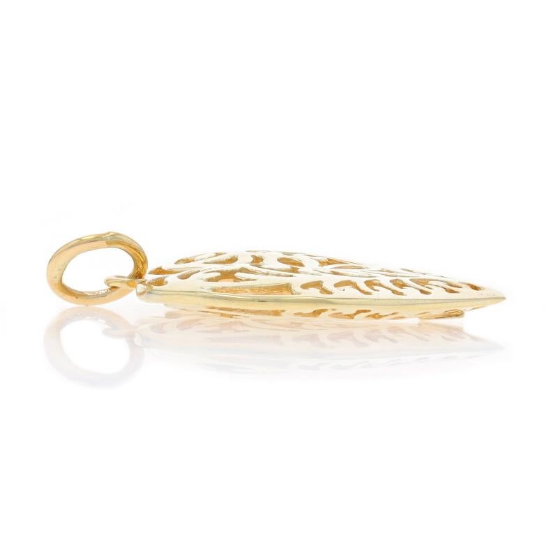 Pendentif cœur à volutes florales en or jaune 14 carats Love Italy Excellent état - En vente à Greensboro, NC